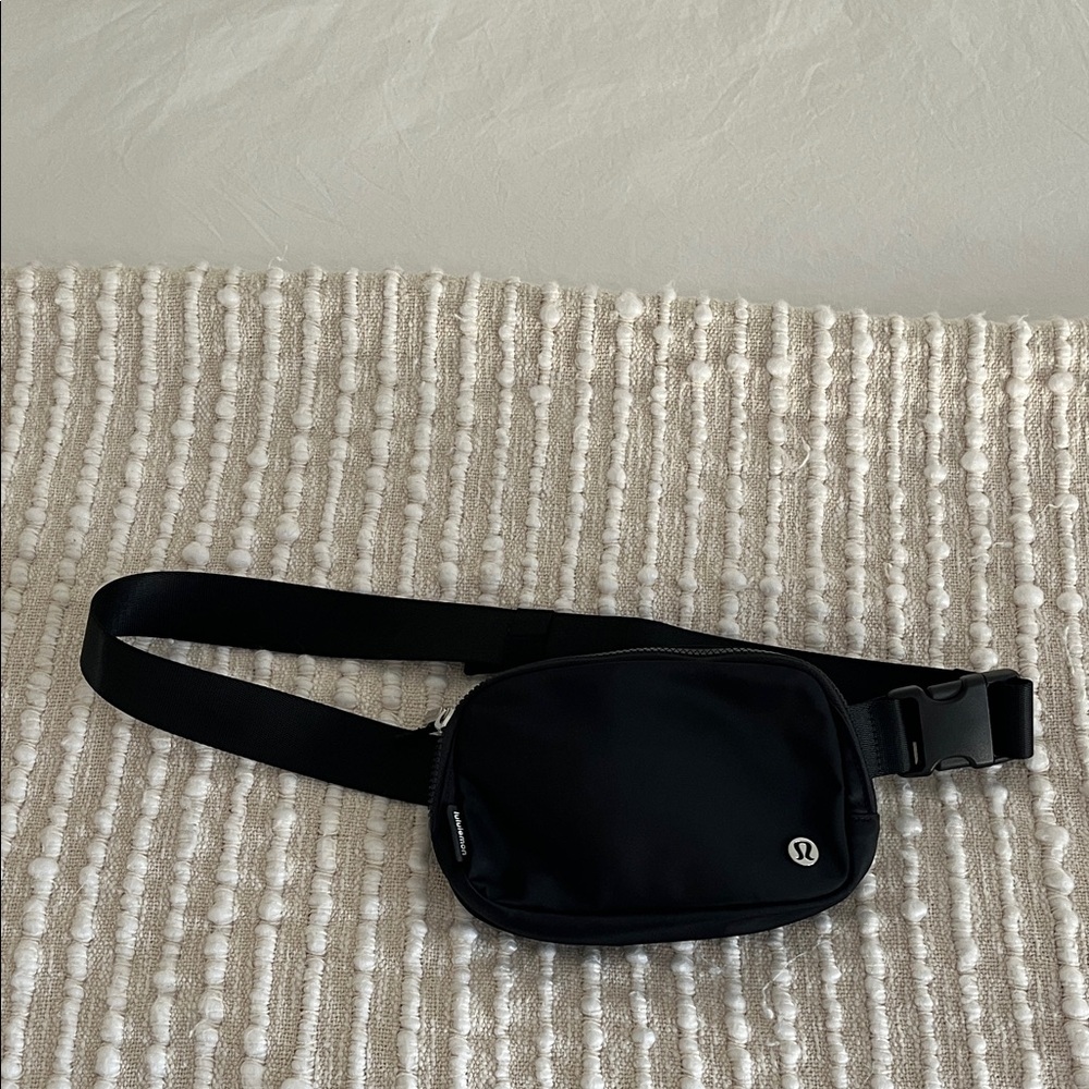 NWOT Lululemon Everywhere Belt Bag 1L